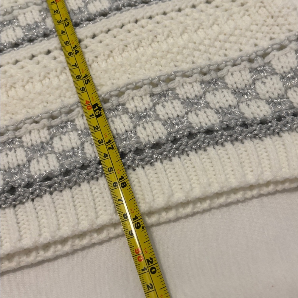 Laundry By Shelli Segal White and Silver fair isle Knit infinity neck Scarf NWT - Picture 6 of 11